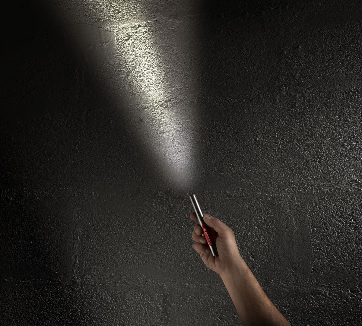 facom-779-pb-lampe-stylo-led-3w-110-lumens-argent-tanche-ip65-livr-e-avec-2-pile image 2